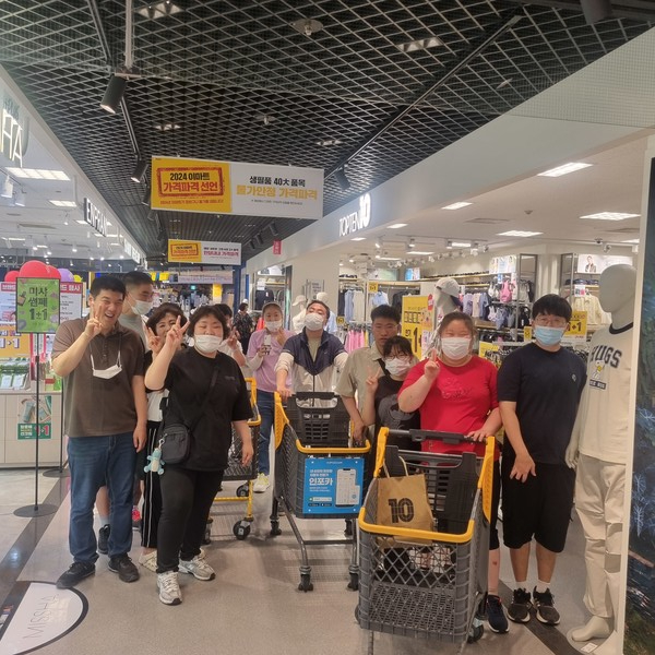 ▲ 매장 내 에서  장보기  ⓒ 김연우