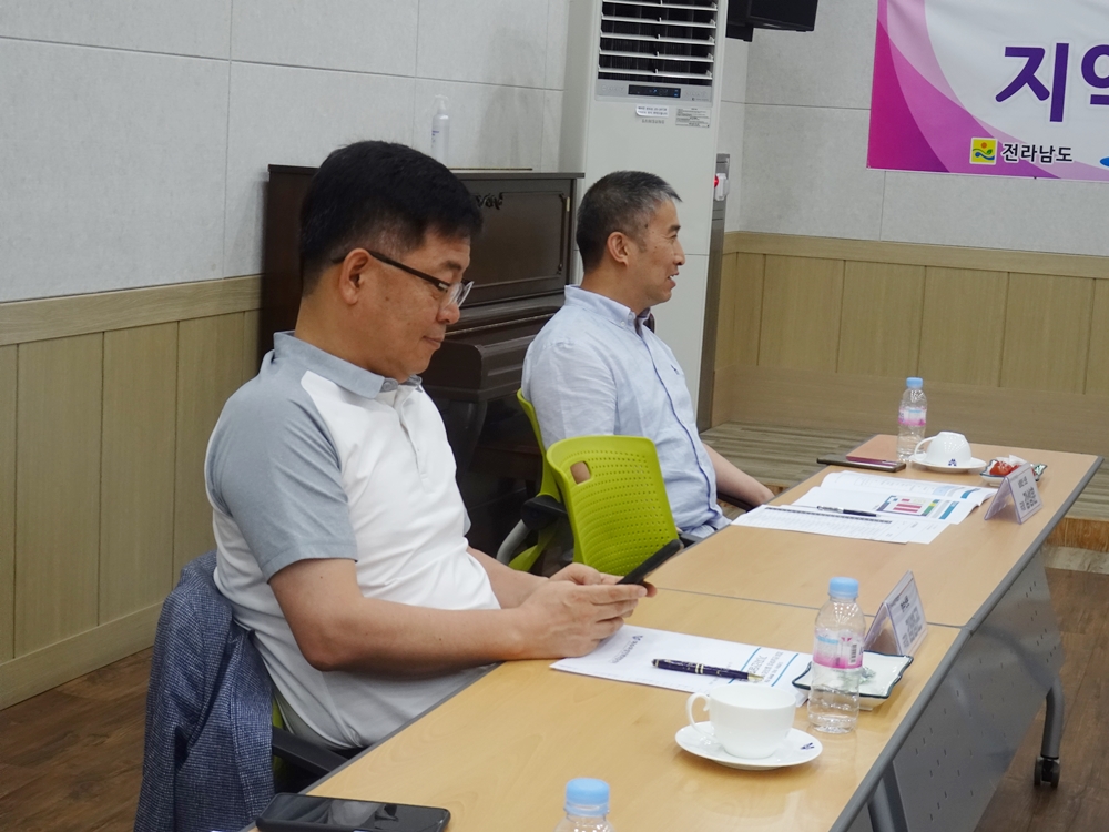 ▲ 기자간담회에 참여한 기자가 메모를 하고 있다.