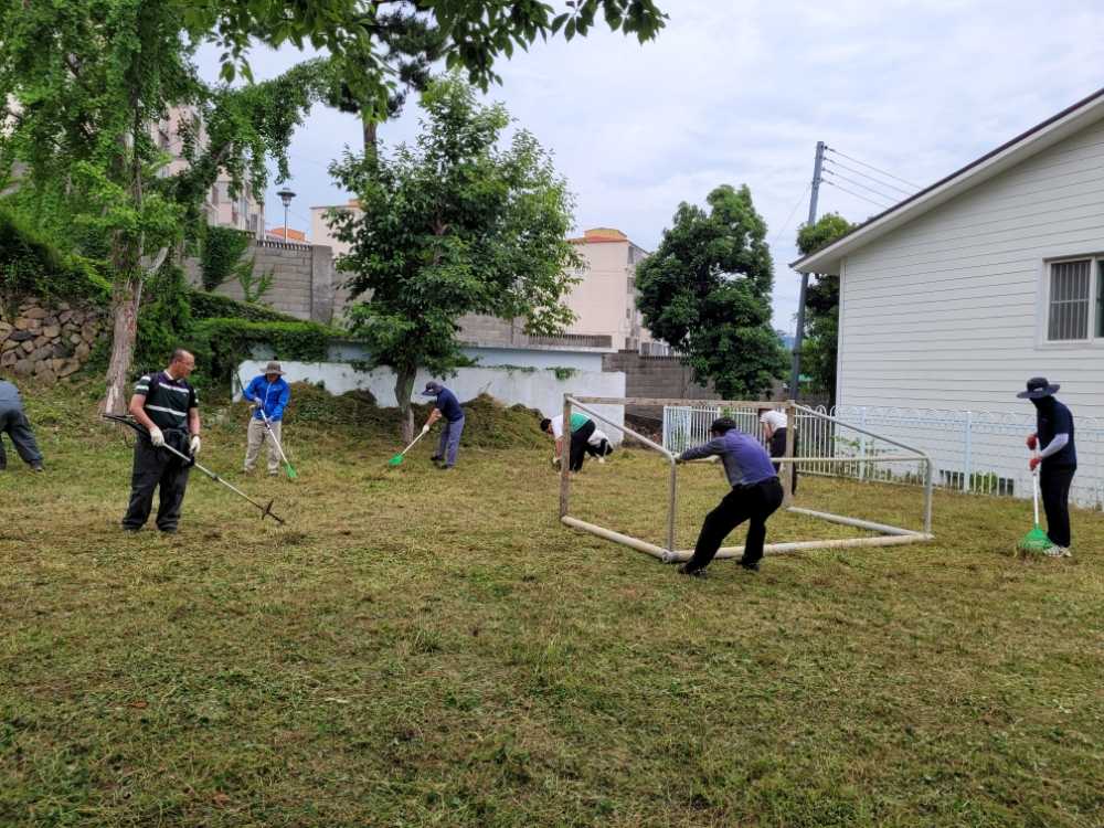▲ 부지 내 예초작업 및 환경정비 모습