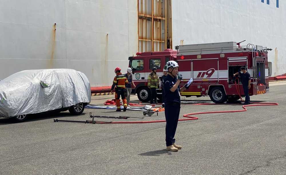 ▲ 자동차운반선 전기차 화재대응 훈련 