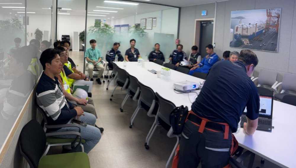 ▲ 자동차운반선 전기차 화재대응 훈련 