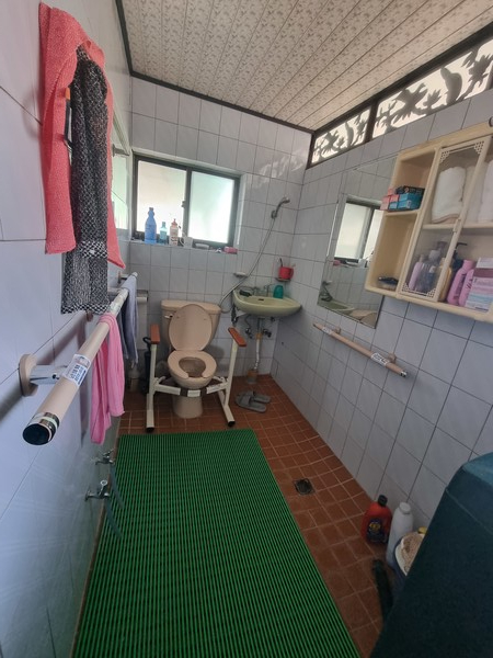 ▲ 주거안전사고 예방지원서비스(안전손잡이, 낙상예방 방지매트 설치)