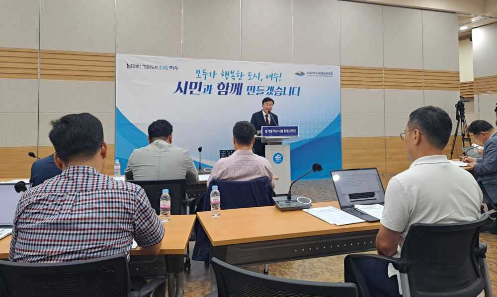 ▲ 정기명 여수시장이 취임 2주년 기자회견을 하고 있다. ⓒ조찬현