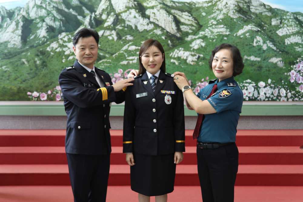 ▲ 가수 송가인이 전남경찰청 홍보 담당 직위를 부여받고 명예 경위로 위촉됐다.