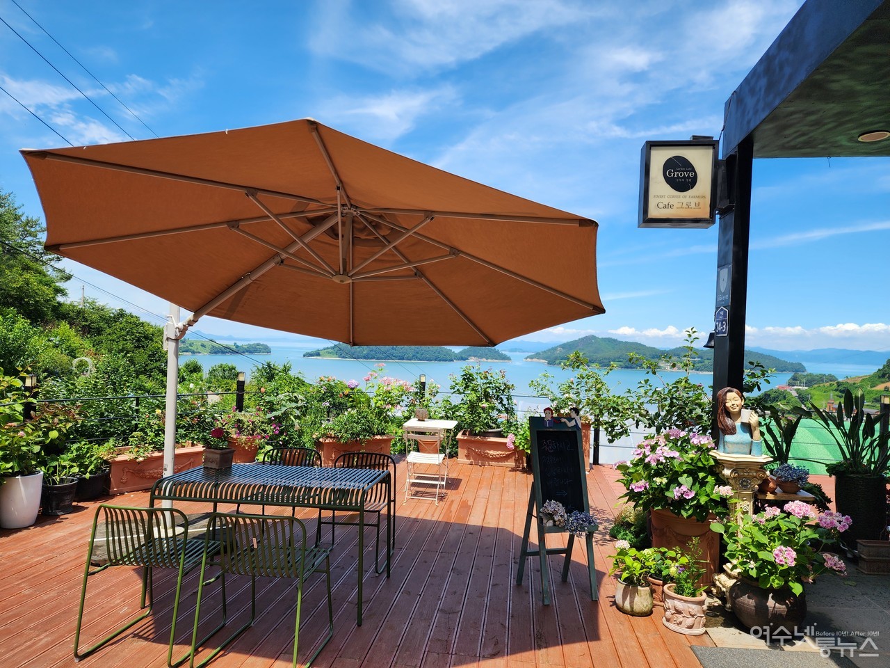 ▲ 전라남도 예쁜정원 콘테스트에서 최우수상을 수상한 농부의 정원 그로브에 펼쳐진 오션뷰 ⓒ심명남