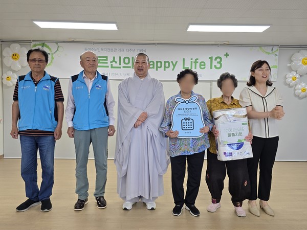 ▲ 자원순환 물품 전달 사진입니다.