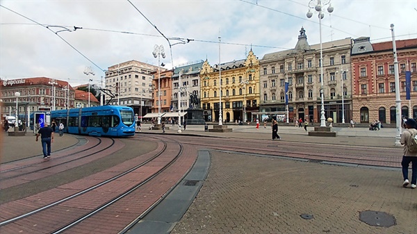 ▲  자그레브에서 가장 유명한 '반 젤라치크 광장' 모습. 1848년 오스트리아 헝가리 침입을 물리친 영웅 '반 조세프 젤라치크'이름을 따서 '반 젤라치크 광장'이라 불린다.ⓒ 오문수