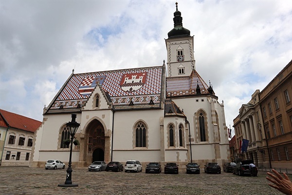 ▲  자그레브의 기념엽서에 자주 등장하는 마르코브 성당 모습.ⓒ 오문수