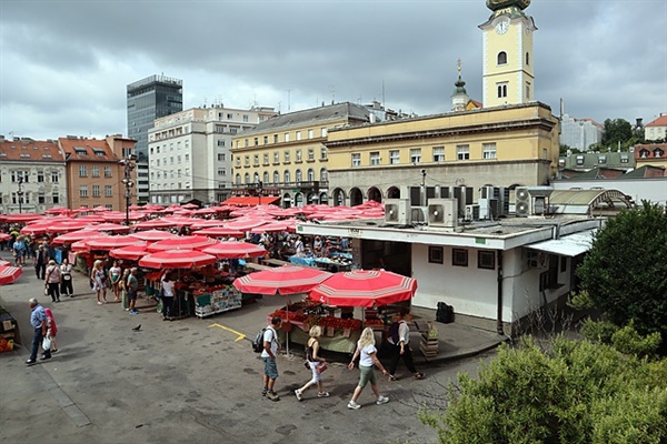 ▲  자그레브의 노천시장인 돌락(Dolac) 시장 모습.ⓒ 오문수
