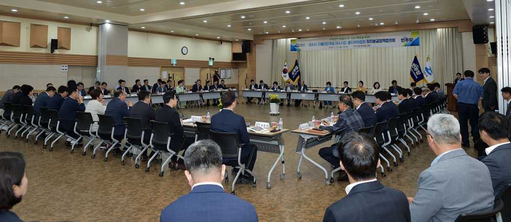 ▲ 시청 회의실 ‘여수시-더불어민주당 여수시갑·을지역위원회 자치분권정책협의회’