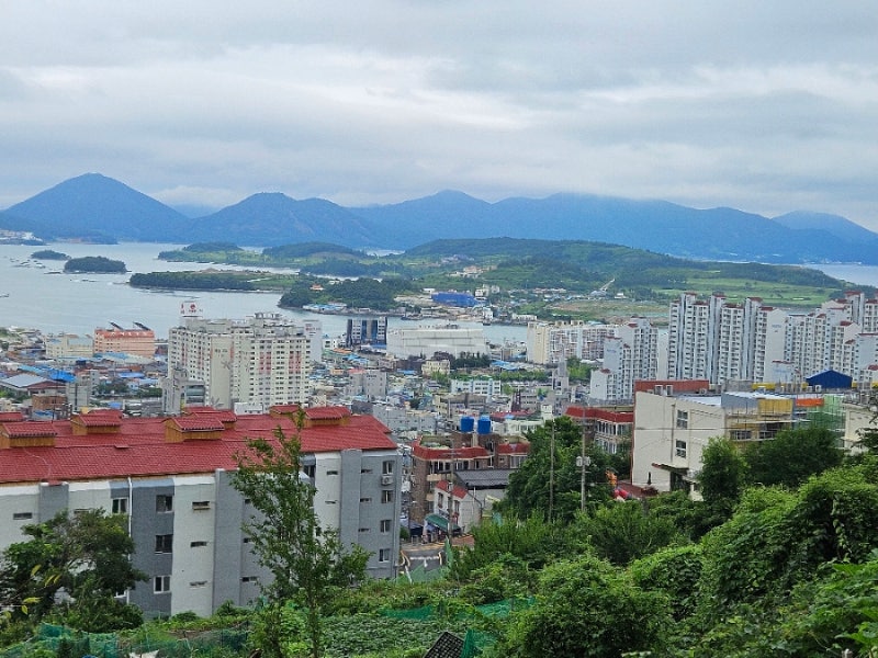 ▲ 산위에서 바라본 경도 .한창진 제공