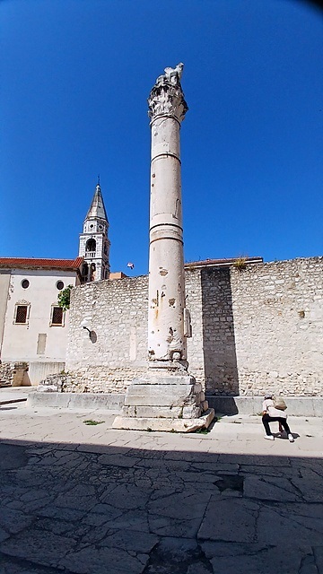 ▲  1840년까지 형을 선고받은 죄수들이 사슬에 묶여 수치심을 느끼는 데 사용한 '수치심 기둥'이다. 곳곳에 총탄 자국이 보인다.ⓒ 오문수