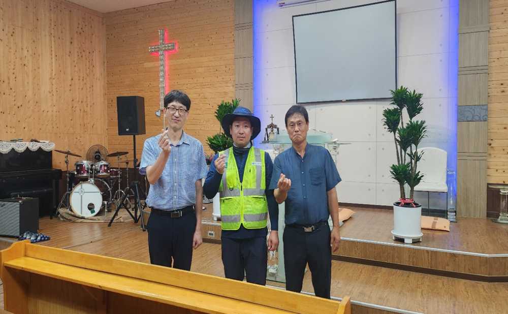 ▲ 우두중앙교회가 공단 환경미화원의 쾌적한 휴식을 위해 시설을 개방한다