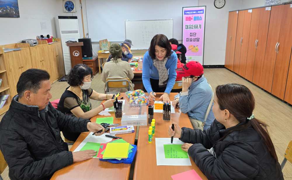 ▲ 집단미술상담with여수심리상담센터 신경화소장