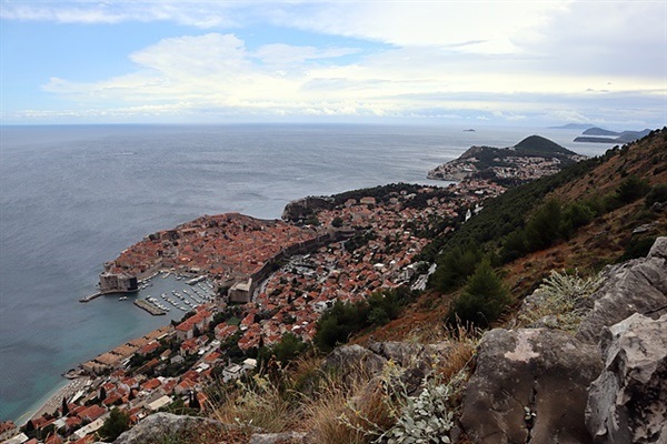 ▲ 스르지 산에서 바라본 두브로브니크 모습. 이탈리아 베네치아 공국과 경쟁한 유일한 해상무역 도시국가였다  ⓒ오문수