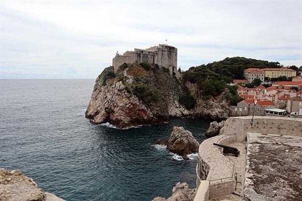 ▲ 아드리아해에 면한 두브로브니크 성벽 모습ⓒ 오문수