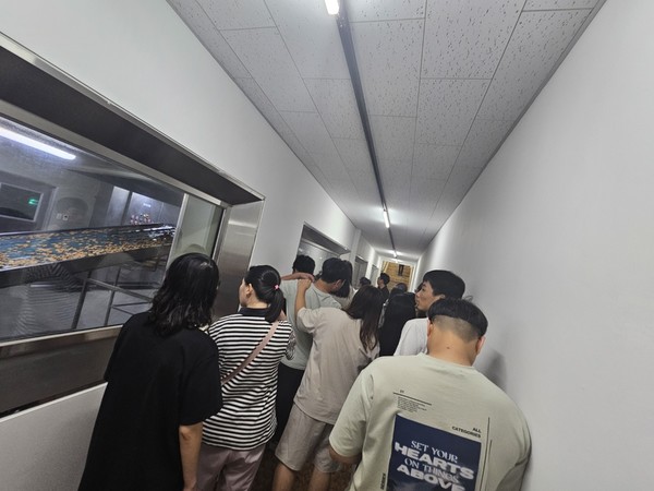 ▲ 쿠키야에서 두부과자 만드는 과정을 견학