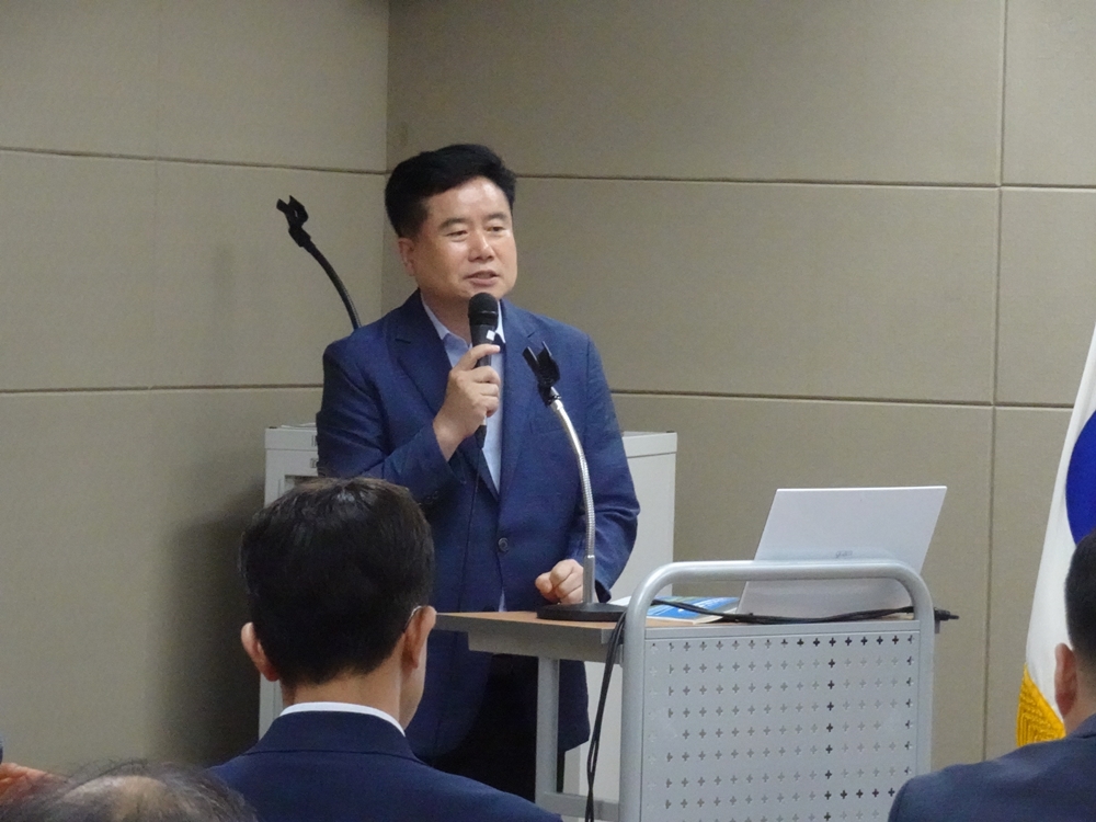 ▲ 좌장을 맡은 사단법인 여수선언실천위원회 이상훈 이사장