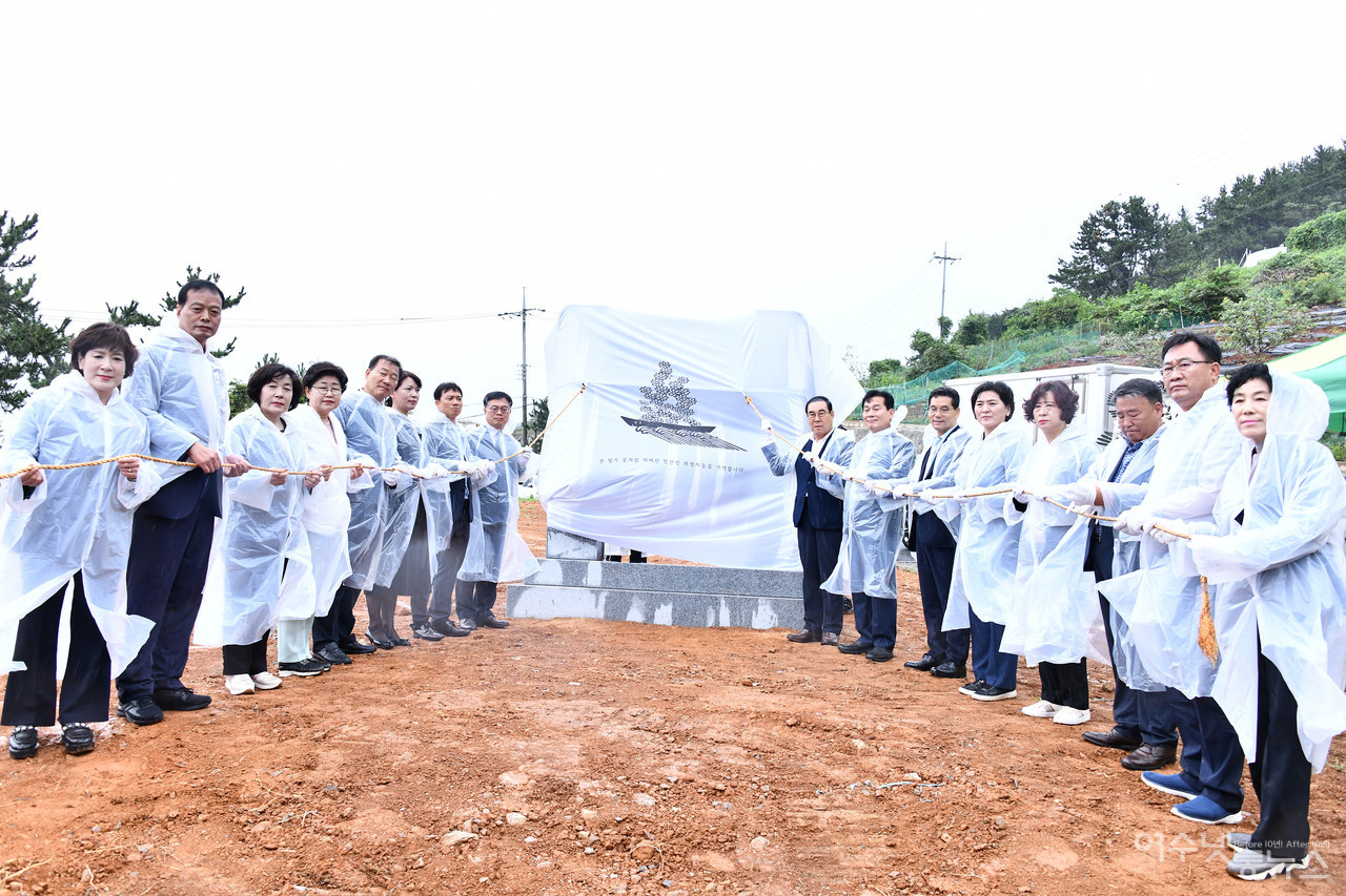 ▲ 작년 8월 9일 화태리 독정마을에서 열린 두룩여 추모비 제막식 모습 ⓒ여철주 제공