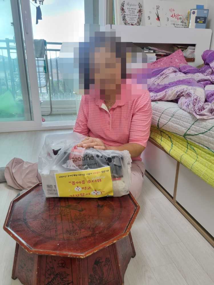 ▲치킨세트를 받은 장애인 가정