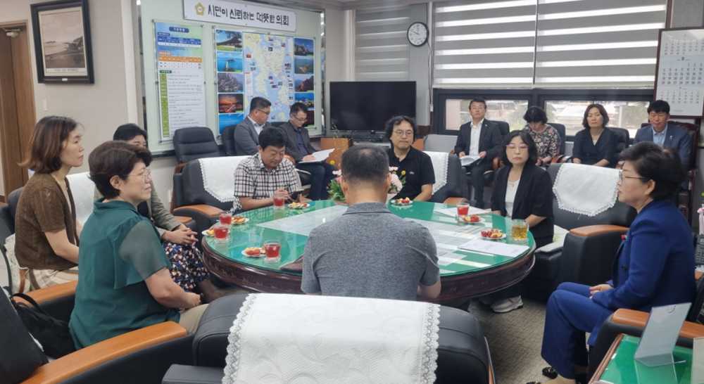 ▲ 여수YMCA 의정지기단 ‘시민의눈'이 백인숙 시의장과 만남의 날 행사를 가졌다.