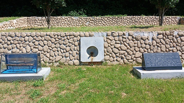 ▲ 거문도 해저케이블은 1885년에 포설되어 상해까지 연결되었다. 1904년 일본의 사세보에서 중국 대련까지 육양된 걸 보면 거문도가 통신 요충지였음을 뜻한다. 어찌보면 우리나라 최초의 인터넷 망의 시작점인 셈이다 ⓒ 오문수