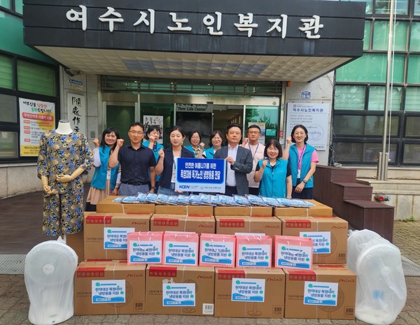 ▲ 독거노인 취약대상 안전한 여름나기 냉방용품 전달식