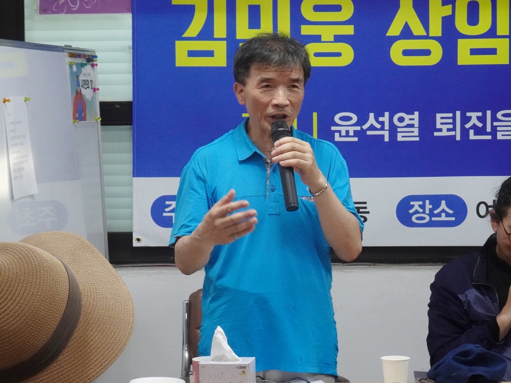 ▲  이현종 여수촛불행동 대표가 나서서 ‘촛불의 현황과 과제‘에 대해 발언하고 있다. 