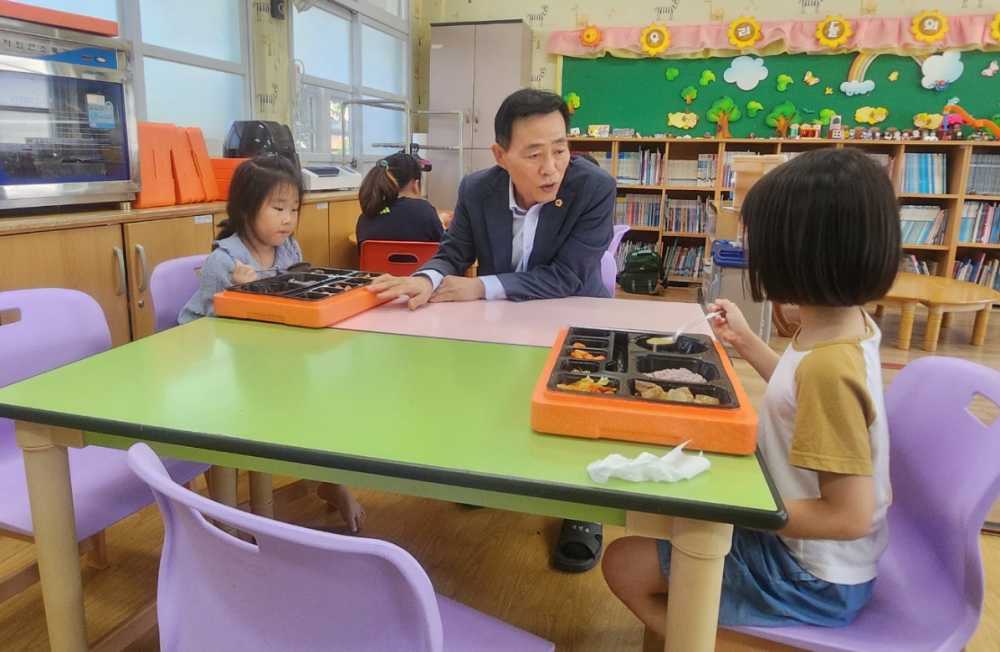 ▲서대현 도의원이 늘봄학교 현장을 점검했다.