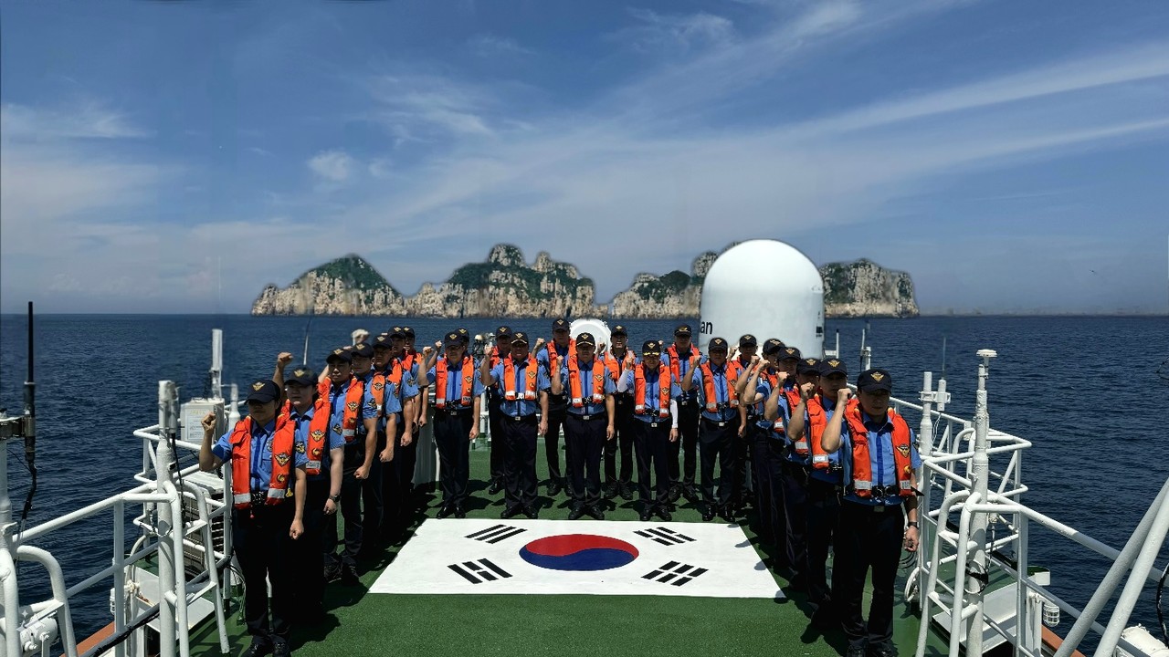 ▲ 영해기점 하백도에서 해양주권 수호를 다짐하는 해경