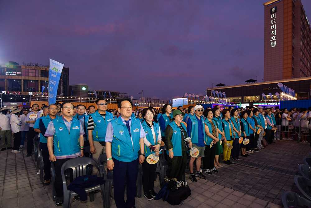 ▲ 충남 보령에서 열린 ‘제5회 섬의 날’ 행사 개막식에 참가한 2026여수세계섬박람회 범시민준비위원회 모습