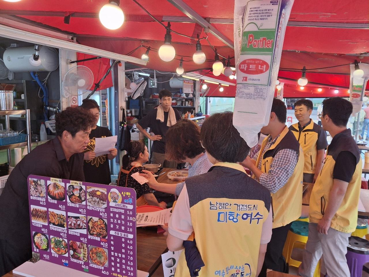 ▲여수시(시장 정기명)가 1회용품 사용 빈도가 높은 식품접객업을 대상으로 8월부터 10월까지 3달간 특별 점검에 나섰다. ⓒ여수시