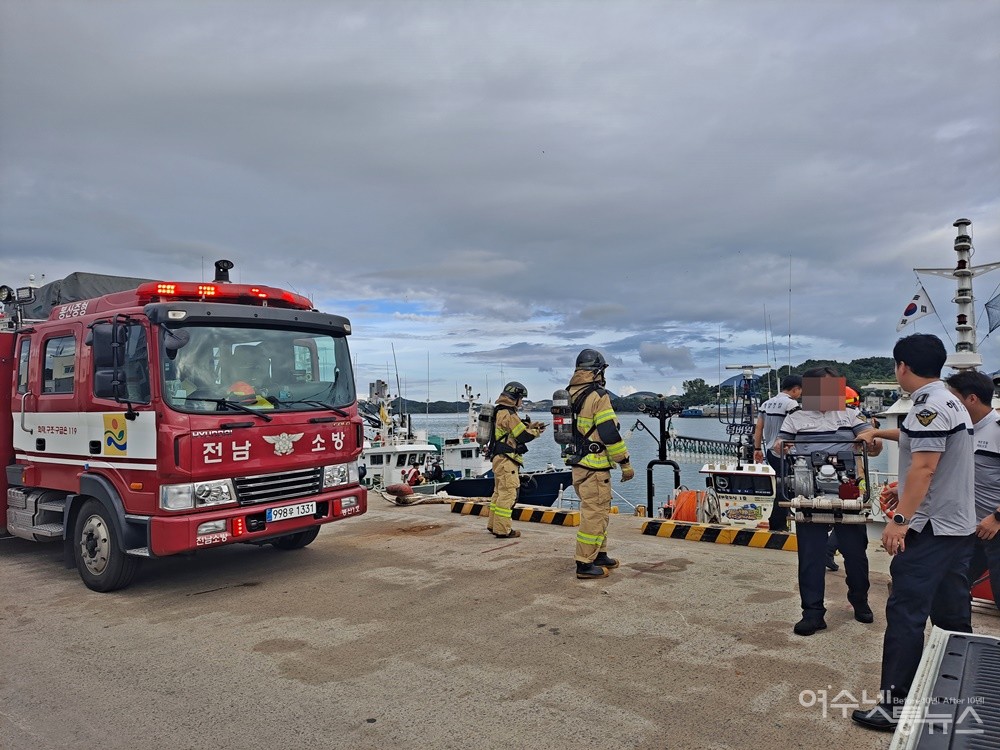 ▲화재 현장에 출동한 여수 소방과 여수해경이다. ⓒ조찬현