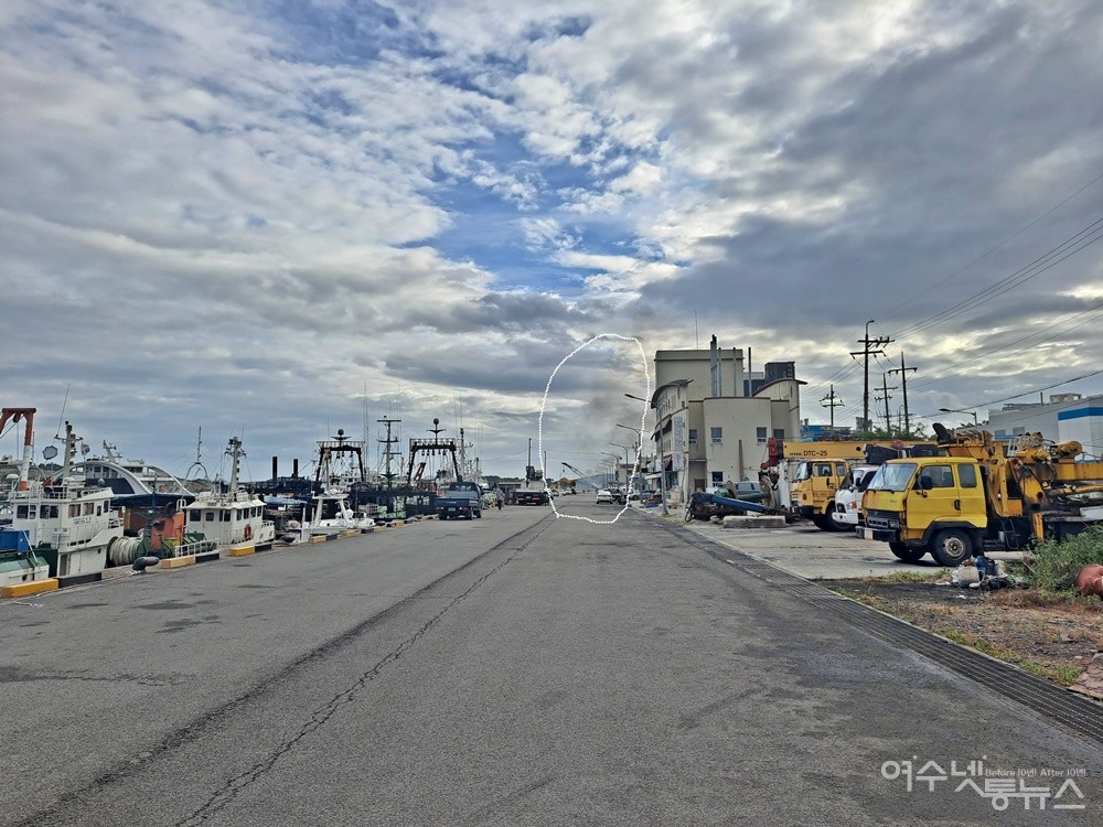 ▲여수 국동항에서 연기가 피어오른다.  ⓒ조찬현