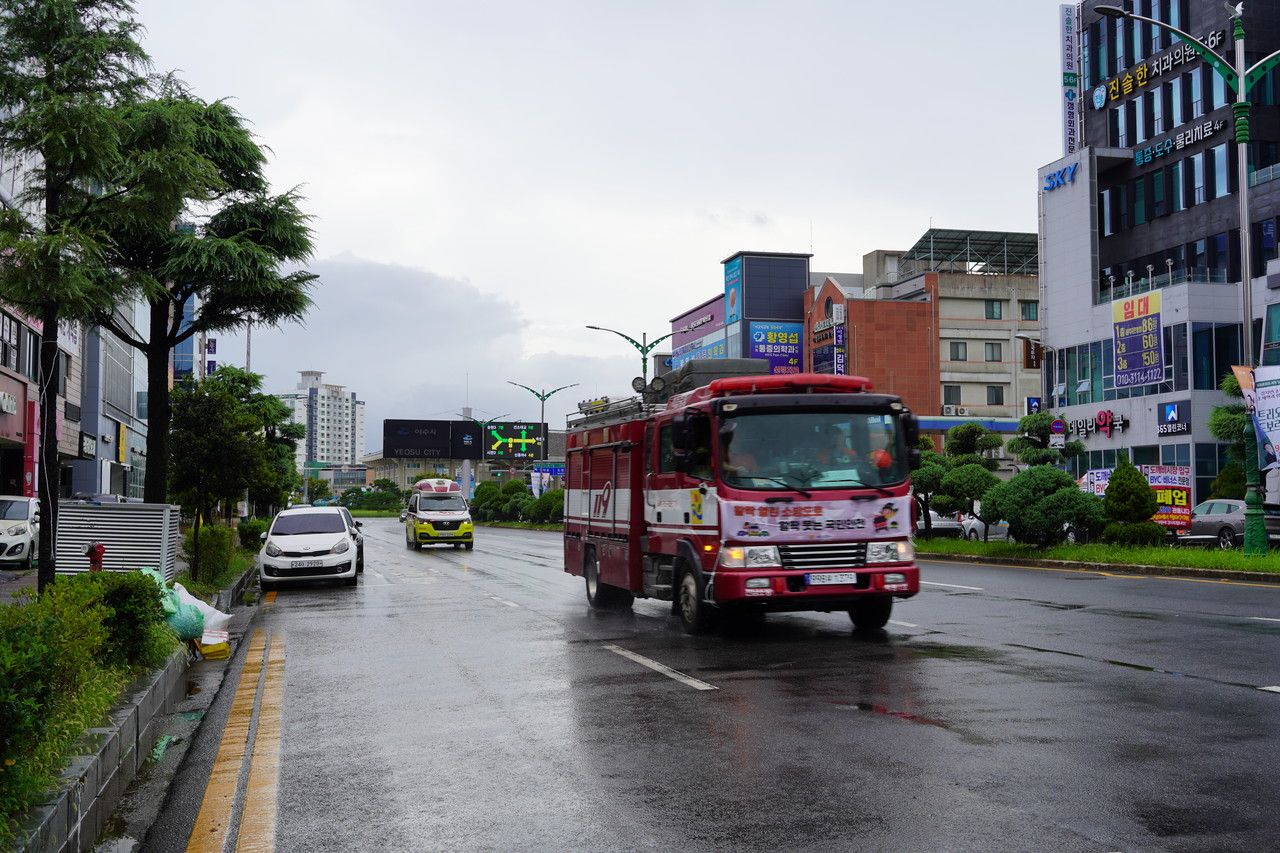 ▲여수소방서, 소방차량 길 터주기 훈련  ⓒ여수소방서