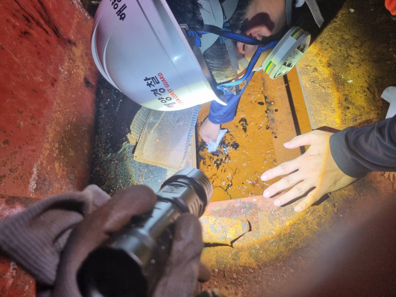 ▲ 여수해양경찰 방제작업 ⓒ여수해양경찰서