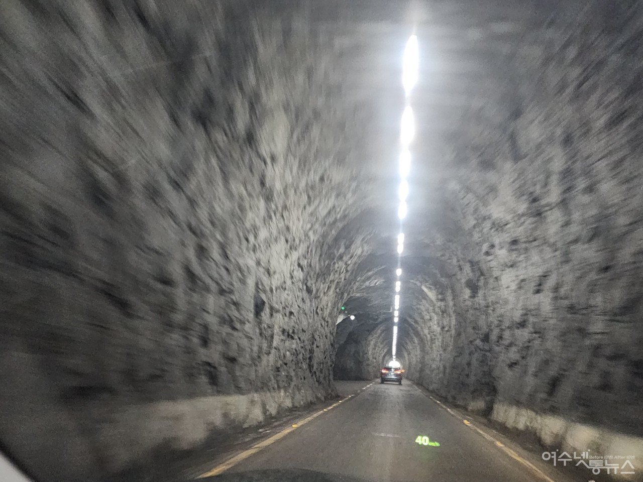 ▲ 여순사건 추모비 참배하러 가는길에 일제가 강제노동으로 뚫은 만성리 터널을 통과하고 있다 ⓒ심명남