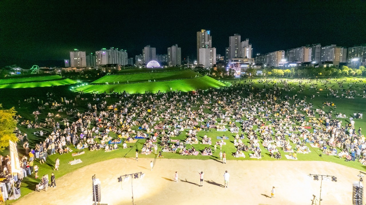 ▲오천그린광장 비어페스타에 참여한 시민들  ⓒ순천시