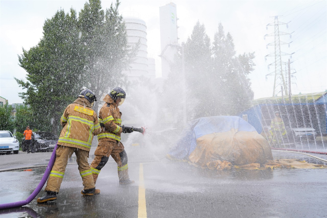 ▲전기차 화재대응훈련 ⓒ여수소방서
