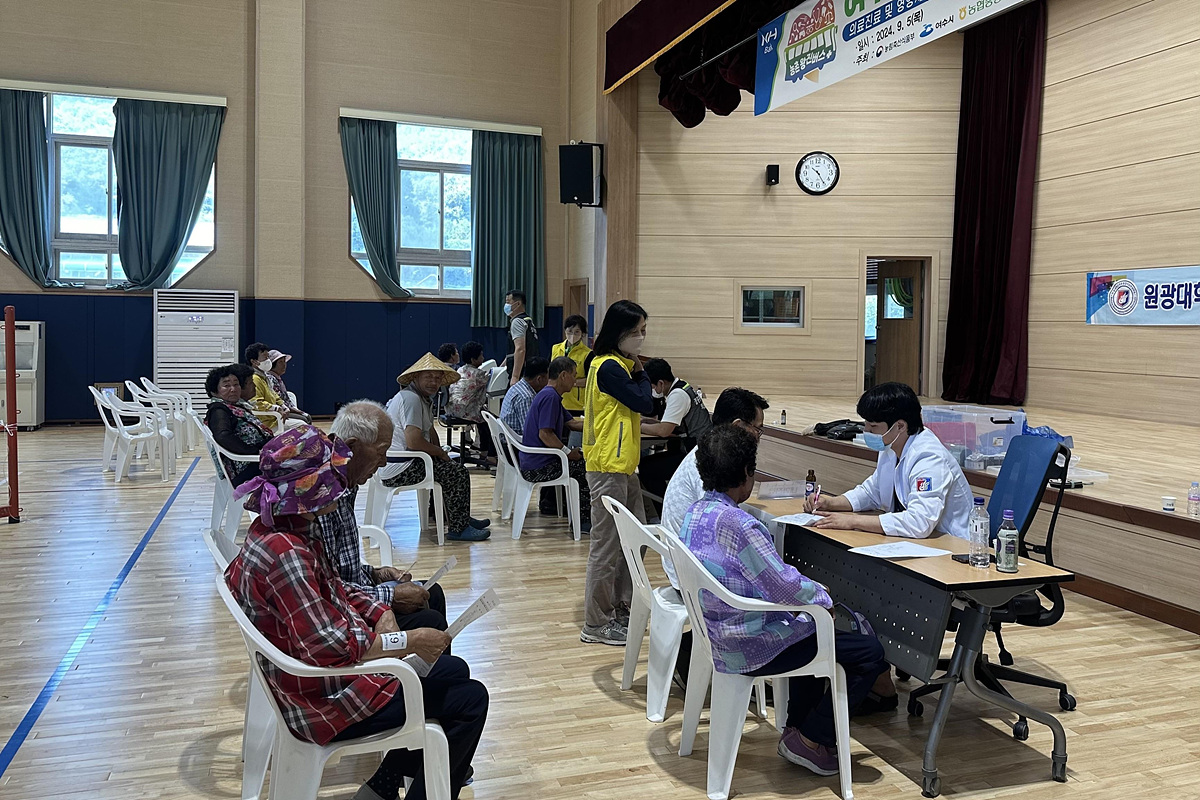 ▲ 여수시 ‘찾아가는 농촌 왕진버스’에 섬 주민 호응 ⓒ여수시