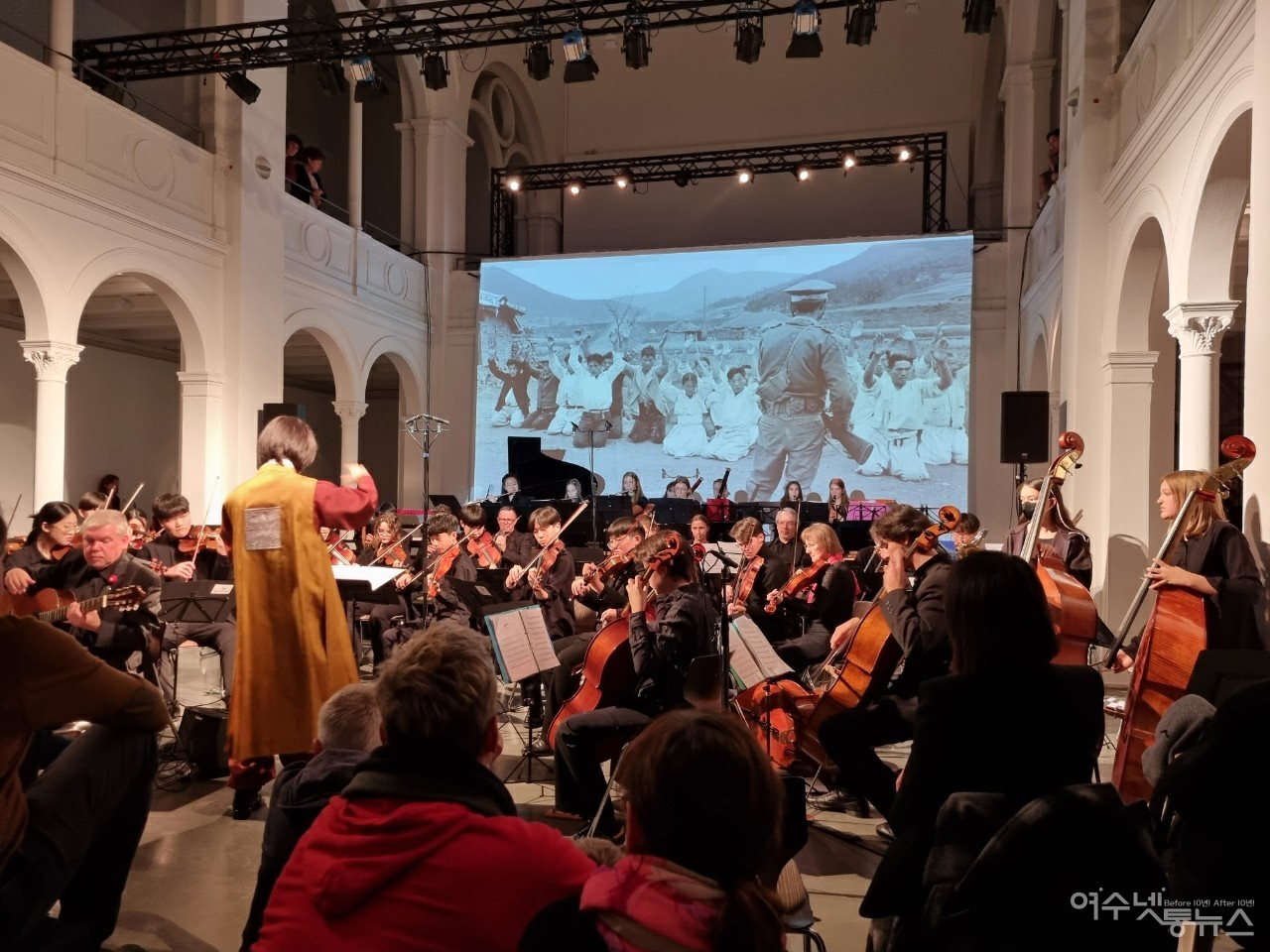 2022년 베를린 현대음악패스티벌 초청 연주회에서 베를린 국립음대 라이너 펠트만 교수가 작곡한 여순사건창작곡 '검은풀'이 초연되고 있다 ⓒ강남경 제공