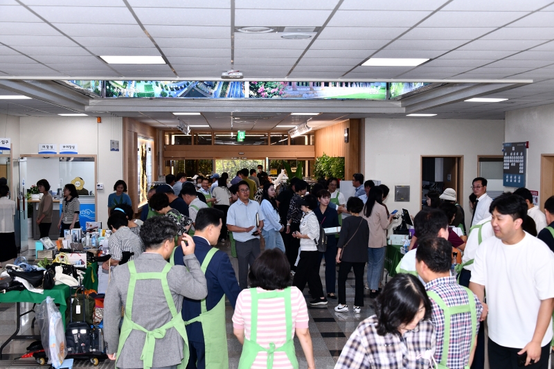 ▲아름다운가게 바자회 현장 ⓒ여수시의회