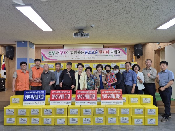 ▲ 문수종합사회복지관 한가위를 맞이하여 행복꾸러미 600개를 제작했다.