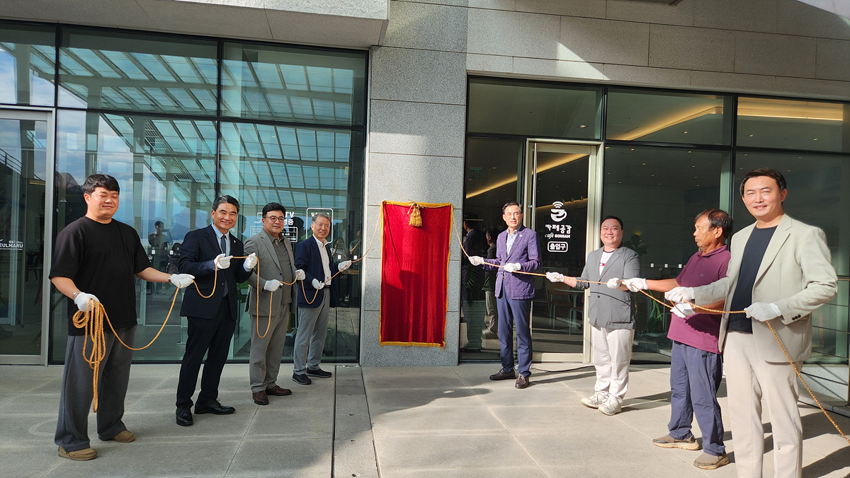 ▲ 여수시(시장 정기명)는 지난 11일 ‘2024 여수시 유니크베뉴’로 선정된 6개소의 현판제막식을 가졌다. ⓒ여수시