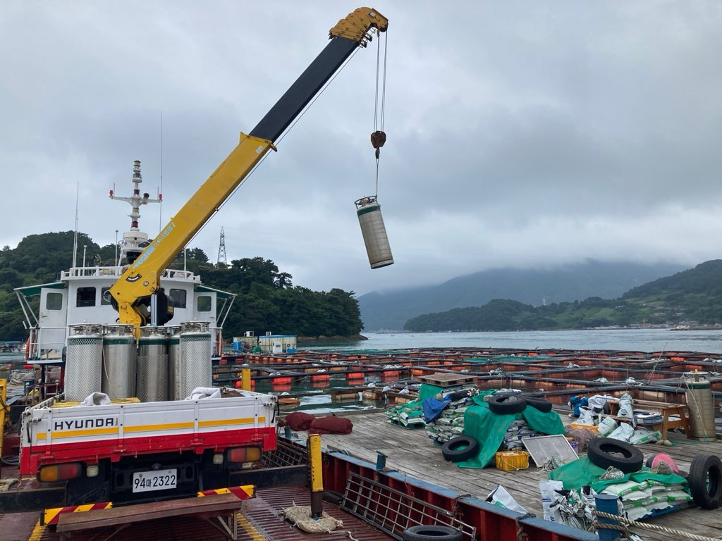 ▲ 여수시는 추석 연휴 기간 고수온에 대비해 가두리양식장에 액화산소를 추가 공급한다고 14일 밝혔다.ⓒ여수시