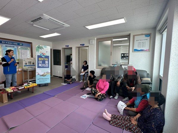 ▲ 마을 주민들을 위한 화재,지진 등 재난대피 훈련을 진행하고 있다.