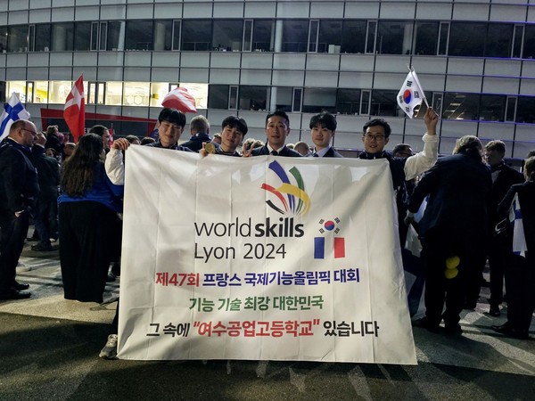 ▲ 국제기능올림픽대회 여수공고 영광의 얼굴