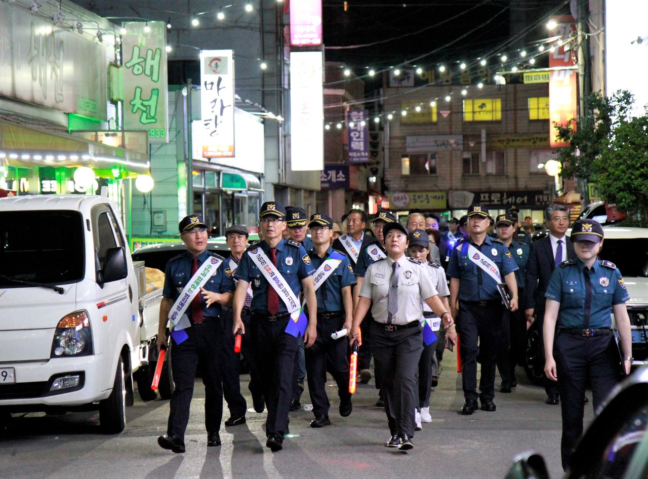 ▲전남 외국인 밀집지역에서 민·관·경 야간 합동순찰  ⓒ전남경찰