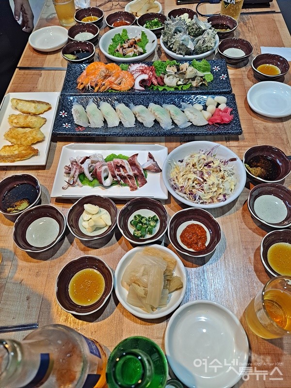 ▲ 여수 돌산 우두리 제주사람들 횟집의 기본 상차림이다. ⓒ조찬현