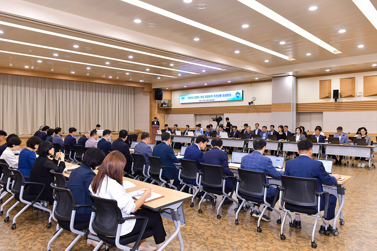 ▲정기명 여수시장은 지난 27일 월간업무계획 보고회에서 내년도 본예산 편성, 섬박람회 자원봉사 종합계획 수립, 축제 안전관리 철저 등을 당부했다. ⓒ여수시